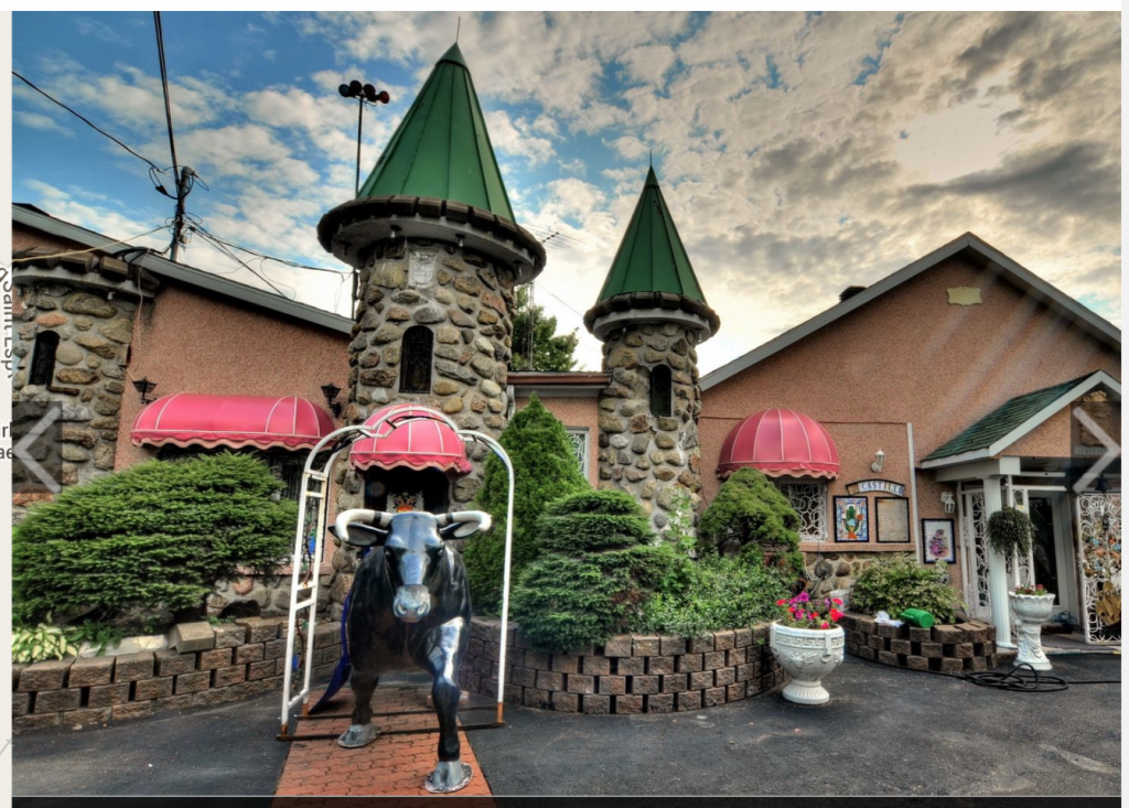 L'el Castillo de l'Assomption est à vendre... La Clique du Plateau